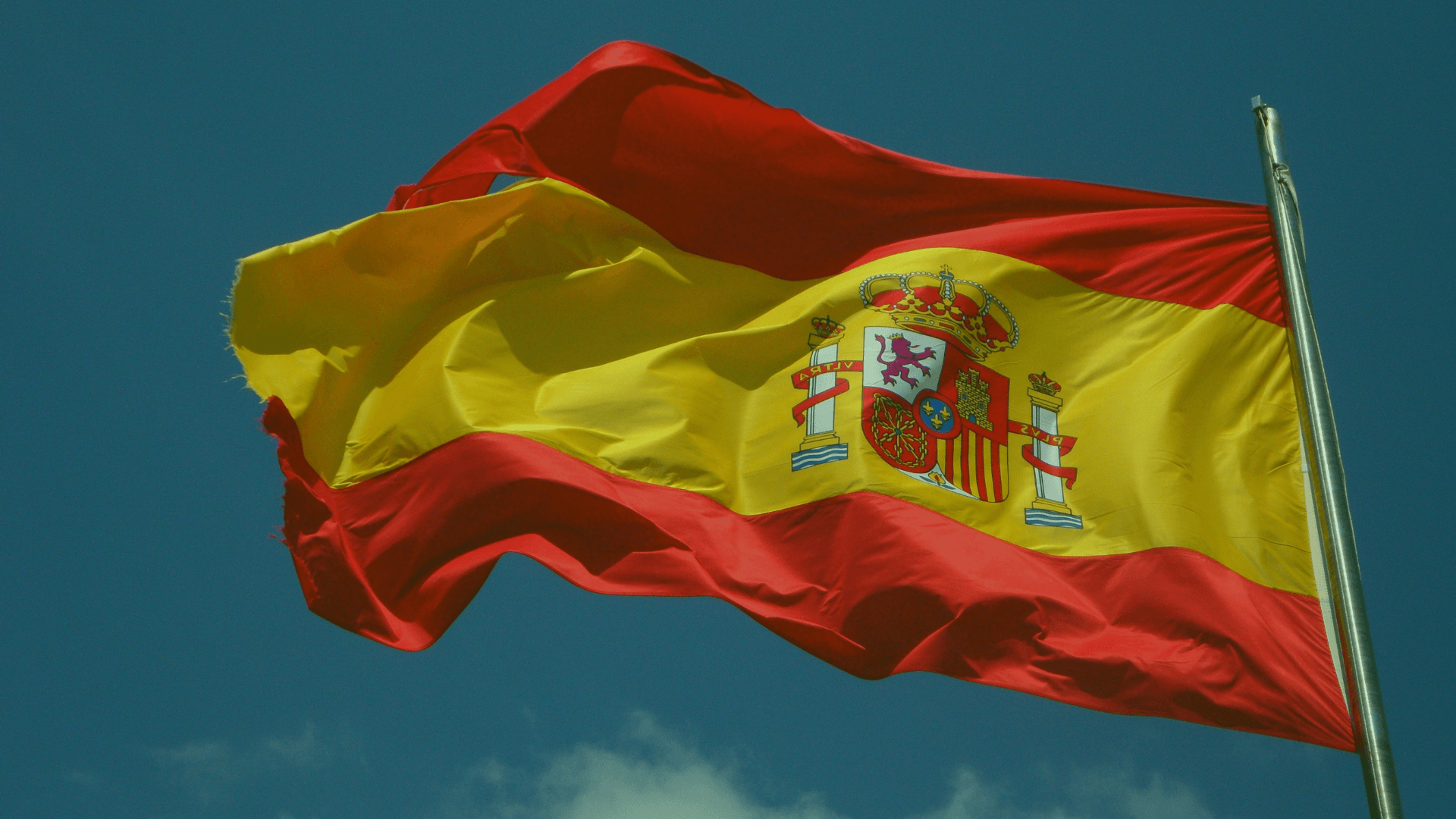 en qué invertir 20000 euros en españa evitando la concentración excesiva en el IBEX 35 con banca y energía